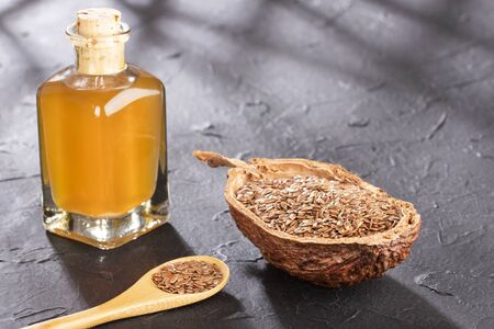 Seeds and linseed oil - Linum usitatissimumの写真素材