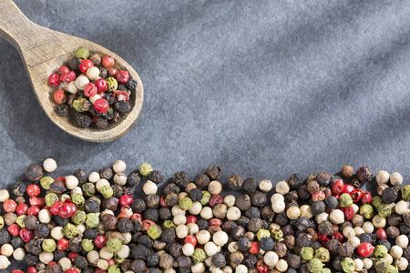 Mixture of hot pepper peppers, red pepper, black pepper, white pepper, green pepper.