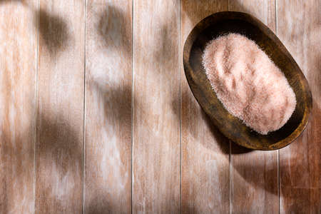 Fine pink Himalayan salt in a wooden bowlの写真素材