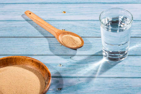 Lepidium meyenii - Spoon with organic maca and glass of filtered water