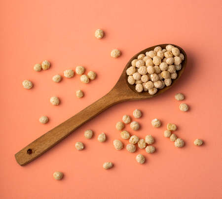 Chenopodium quinoa - Quinoa seeds pop in the wooden spoonの写真素材