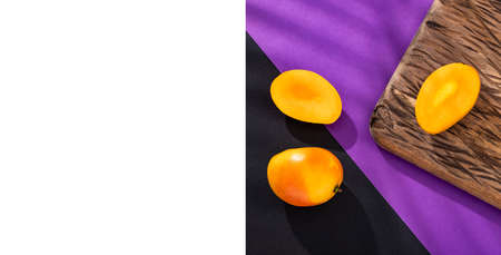 Mangifera indica - Organic ripe fresh mangoの写真素材