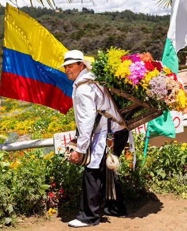 Medellin, Antioquia - Colombia. August 2, 2023 - Jose Angel Zapata, manufacturer of silletas flowers from the el pensamiento farm located in the sidewalk Barro Blancoのeditorial素材