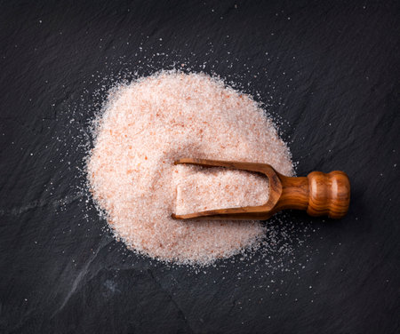 Himalayan pink salt - Fine crystals in the spoonの写真素材