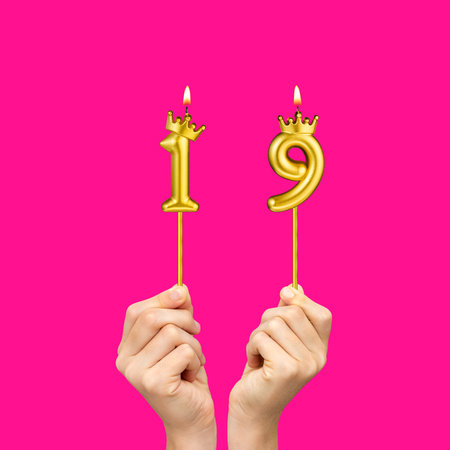 Birthday on a fuchsia background with the number 19 - Hands holding number-shaped candles