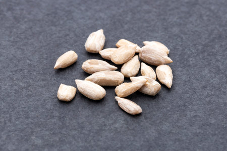 Helianthus annuus - Scattered hulled sunflower seeds