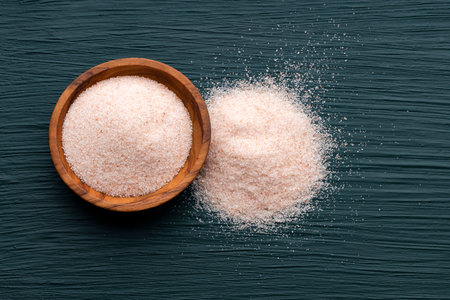 Himalayan pink salt in wooden bowlの写真素材
