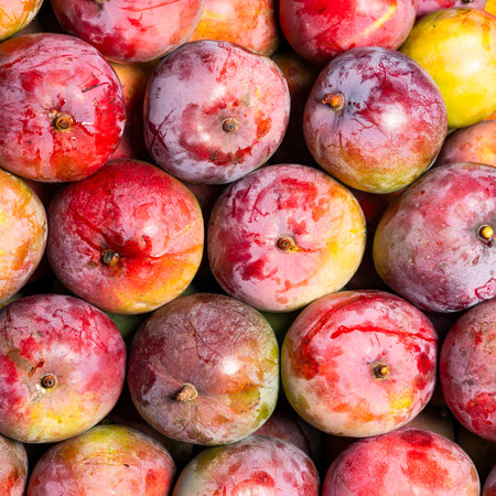 Fresh mangoes in a Colombian market square, showing their texture and natural appearance.