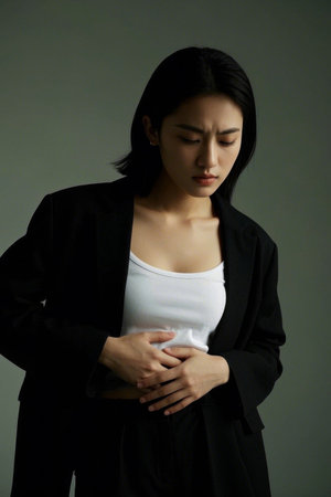 The woman's suit and tie covered her stomach and felt uncomfortableの素材