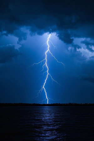 Lightning storm over the lakeの素材