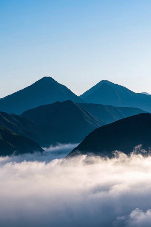 Natural landscape of mountains and sea of cloudsの素材
