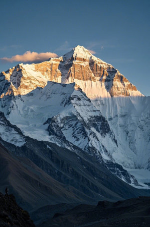 Mount Everest's magnificent snow-capped mountainsの素材