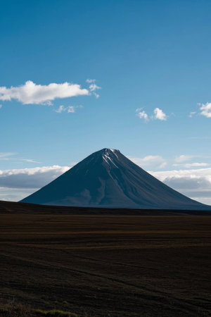 Panoramic view of a conical volcano under a blue skyの素材