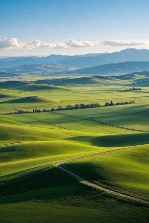 Vast green fields and distant mountain sceneryの素材