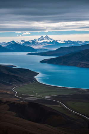 Natural scenery of Tibetan alpine lakesの素材