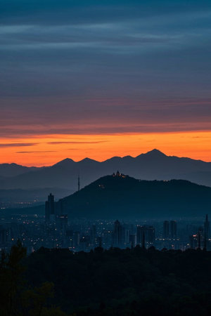 Mountain and architectural landscapes at sunset in the cityの素材