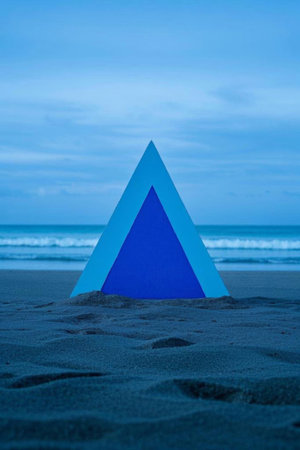 Blue triangle device on the beachの素材