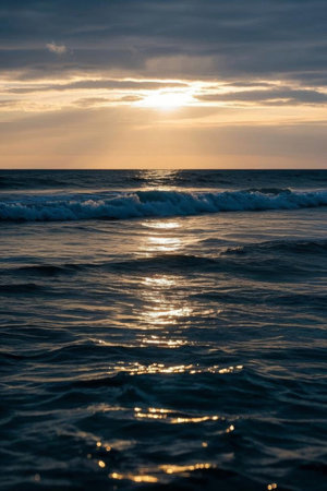 Ocean sunset sparkling sceneの素材