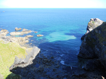 Cornish cliffs 4, View of the ocean from rocky cliffs in Cornwall, Britainの写真素材