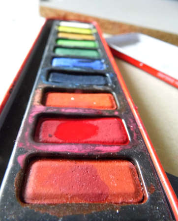 End view of a used box of watercolor paints.の写真素材