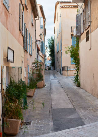 Traditional architecture in the narrow streets of Saint Tropez mediterranean town, Provence, Franceの写真素材