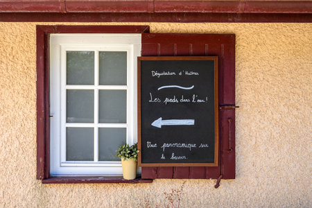 Cap Ferret (Arcachon Bay, France). Slate indicating an âoyster tastingâ hut, âfeet in the waterâ and âpanoramic view of the bayâ.の写真素材