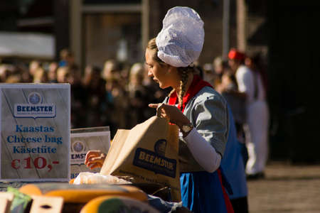 ALKMAAR, NETHERLANDS - APRIL 10: The centuries old cheese market in Alkmaar is by far the towns biggest tourist attraction. Every Friday morning from April through September at 10:00 the Waagplein (weighing square) comes to life, full of vendors sellingのeditorial素材