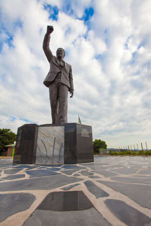 Nelson Mandela Statue outside Victor-Verster Prisonのeditorial素材