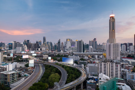 Traffic speeds through the highways of Bangkokの写真素材
