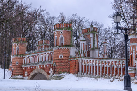 The shaped bridge in Tsaritsyno was built in the 18th century. The very first building in the Tsaritsyno estate. An ancient bridge made of stone and brick near the palace in Tsaritsyno.の写真素材