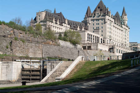 Fairmont Chateau Laurier by the Rideau Canalのeditorial素材