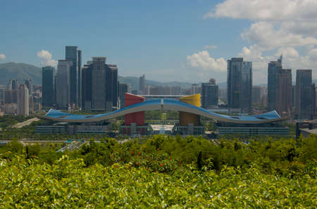 Shenzhen Lianhuashan Park locaed in Shenzhen Futian. Opened to public in 1997. Shenzhen Lianhuashan Park is one of eight tourist attraction in Shenzhen. Deng Xiaoping Bronze statue built at the mountain peak in 2000.のeditorial素材
