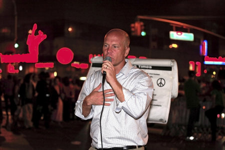 New York, NY - August 23: Rev. Shawn Holes does open air preaching on Union Square.  Taken August 23rd, 2008 in New York City. のeditorial素材
