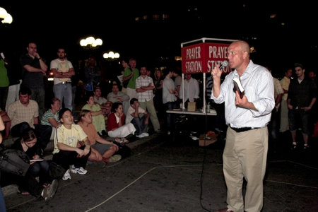 New York, NY - August 23: Rev. Shawn Holes does open air preaching on Union Square.  Taken August 23rd, 2008 in New York City. のeditorial素材