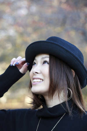 Fashion model poses in Central Park New York.  She was 23 at the time of shoot and of japanese ethnicity.  Photographed November, 2007.            の写真素材