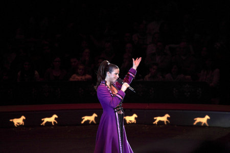 NEW YORK, NEW YORK - NOVEMBER 15: Ringmaster begins the Big Apple Circus show.  Taken November 15, 2007 in New York City.のeditorial素材