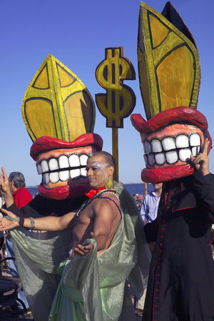Brooklyn, NY - June 23: participants of the Coney Island Mermaid parade posing for camera.   Image taken June, 23rd, 2007 at New Yorkのeditorial素材