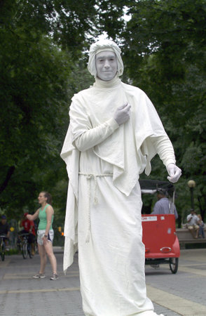 New York, NY - June 23: Image of street performer.  Taken June 23, 2007 on Columbus Circle and New York City.  のeditorial素材