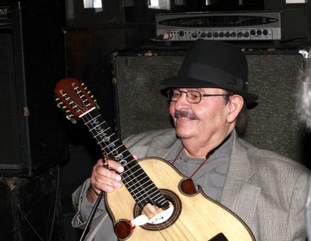 NEW YORK, NY - DECEMBER 28: International cuatro player Yomo Toro plays at club "SOBS".  Photographed December 28, 2007 in New York City. のeditorial素材