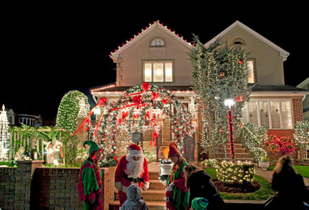 BROOKLYN, NEW YORK, USA - DECEMBER 19: A child visits house with Christmas lights and Santa "Vincent Privitelli" between 11th and 12th avenue and 83rd street. House owned by Vincent with donations raised for Alzheimer's awareness. Taken December 19, 2015 のeditorial素材