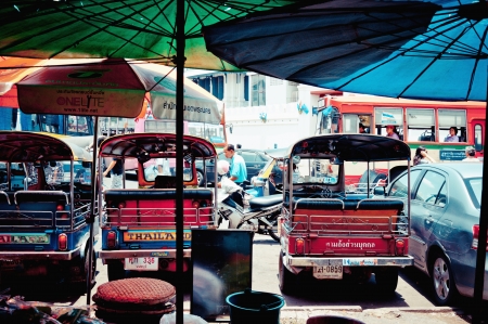 BANGKOK, THAILAND - AUGUST 11: typical tuk tuk taxis parked and traffic on the road next to Grand Palace on august 11, 2012 in Bangkok, Thailandのeditorial素材