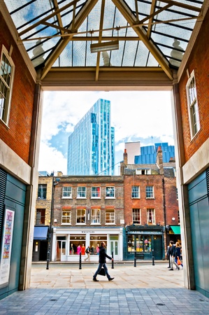 urban contrasts in Shoreditch district, Londonのeditorial素材