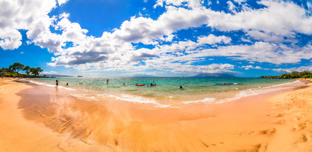 MAUI, HAWAII - SEPTEMBER 2, 2013  tourists enjoy famous Makena Beach in a sunny day in Maui, Hawaii, USA のeditorial素材