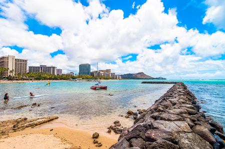 WAIKIKI, HAWAII - SEPTEMBER 7, 2013  Waikiki shoreline with hotels and Diamond Head in Honolulu, Hawaii  Waikiki white sand beach shoreline is Hawaii s most famous beach のeditorial素材
