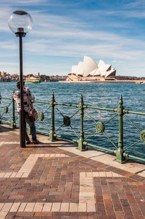 SYDNEY - AUGUST 17: The Iconic Sydney Opera House is a multi-venue performing arts centre also containing bars and outdoor restaurants on  August 17, 2010 in Sydney, Australia.のeditorial素材