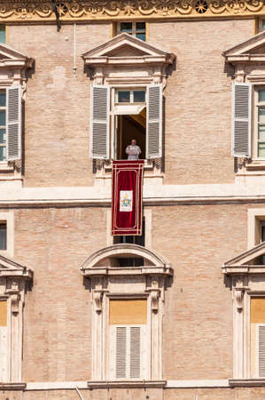 VATICAN CITY - MARCH 30: sunday Angelus made by Pope Francis on March 30, 2014 in Vatican Cityのeditorial素材