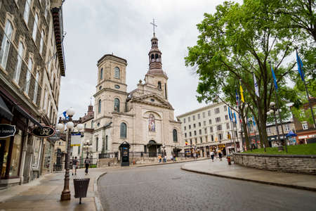 QUEBEC CITY - JUNE 1: Old street with traffic on June 1, 2018 in Quebec City, Canada. As the capital of the Canadian province of Quebec, it is one of the oldest cities in North America.のeditorial素材