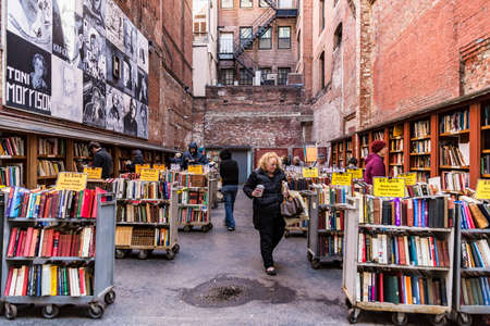 BOSTON, USA - MARCH 19, 2016: Brattle Bookshop in Boston. It is an antiquarian book shop that uses vacant parking lot next to it selling books.のeditorial素材