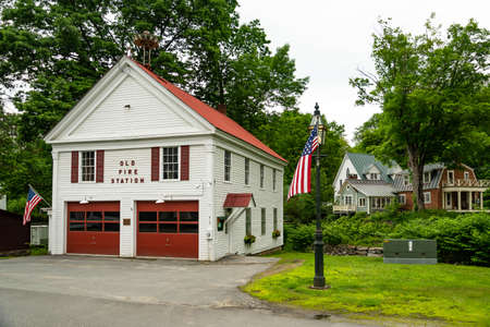 NEW HAMPSHIRE, USA - June 21, 2019: Old colored house in New England, in the state of New Hampshire, USA.のeditorial素材
