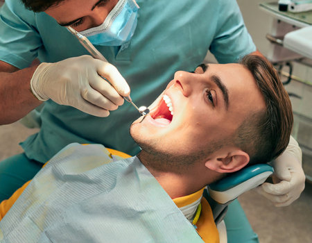 Dentist examining a patient's teeth at the dental clinic.の素材
